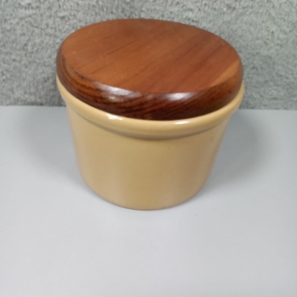 R.R.P. Co. Roseville Ohio Stoneware Crock 1 Qt Tan Pottery with Wood Lid Vintage